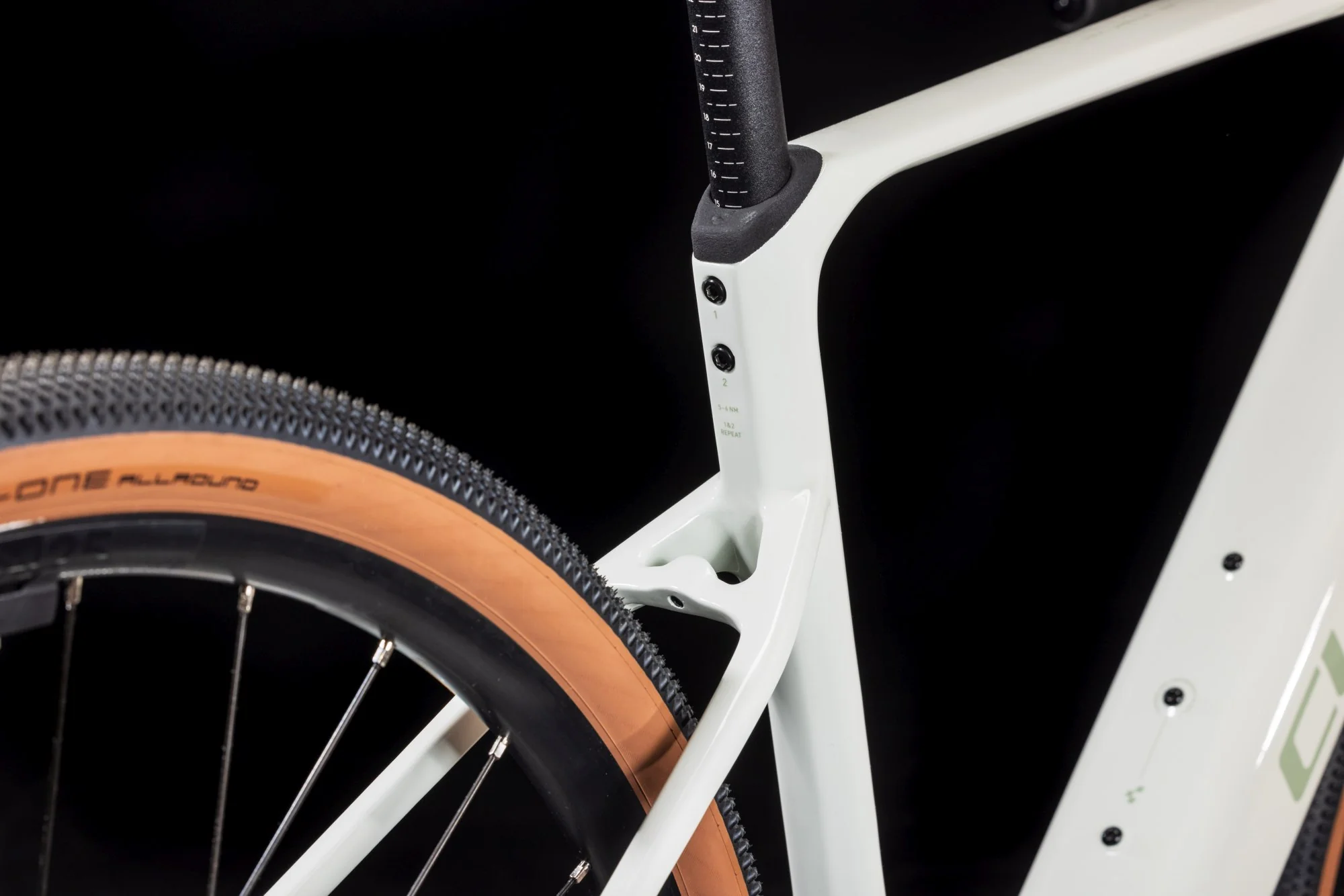 Nuroad Hybrid C:62 Race 400X