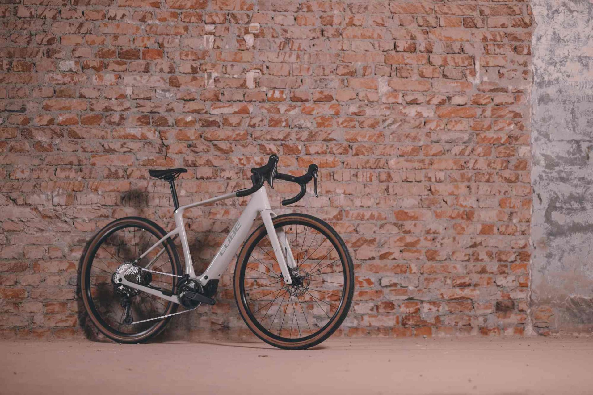 Nuroad Hybrid C:62 Race 400X