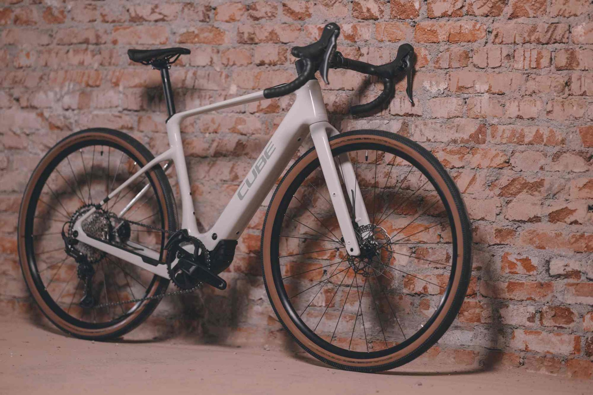 Nuroad Hybrid C:62 Race 400X
