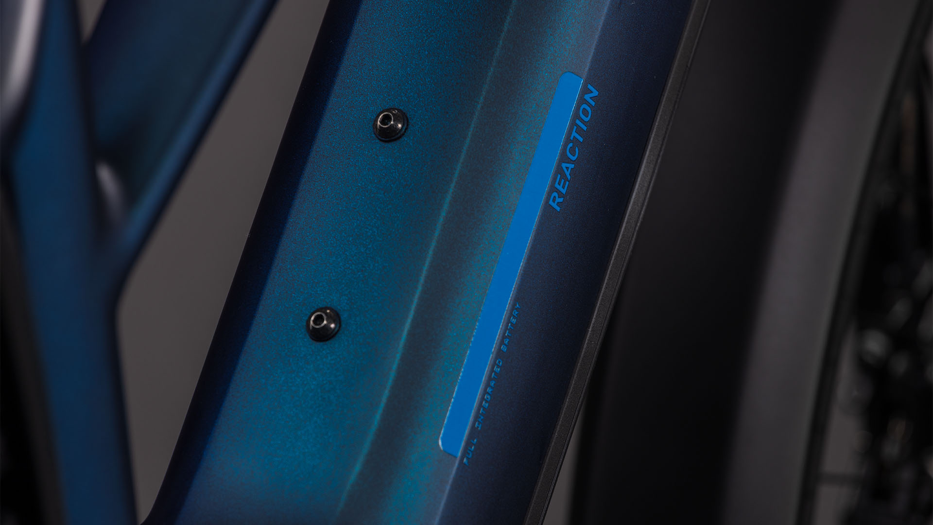 Reaction Hybrid Pro FE 800 mixed