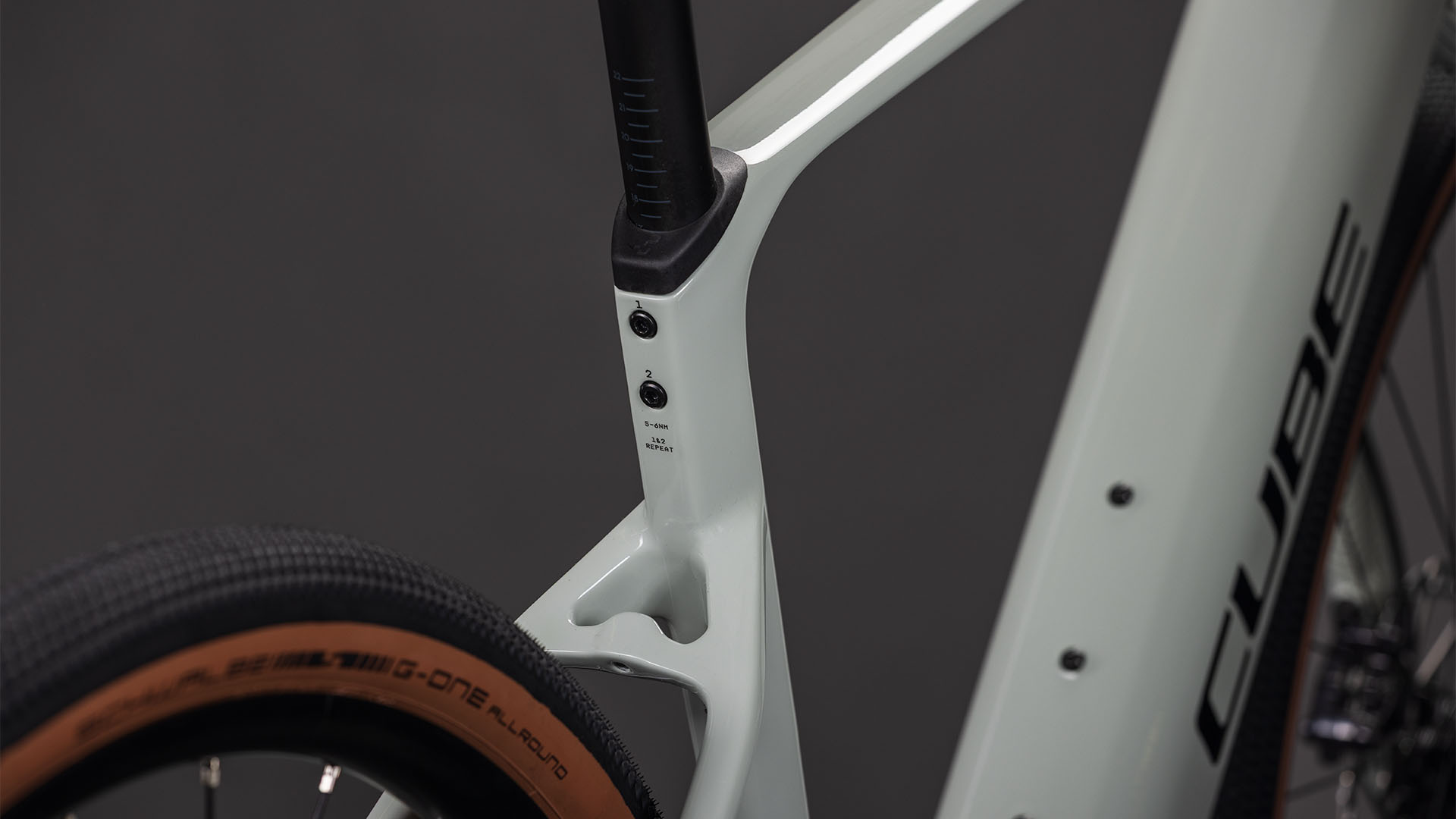 Nuroad Hybrid C:62 Race 400X hoge instap